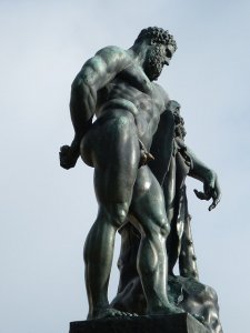 férfi pénisz a szobrászatban jelenti a hosszú pénisz